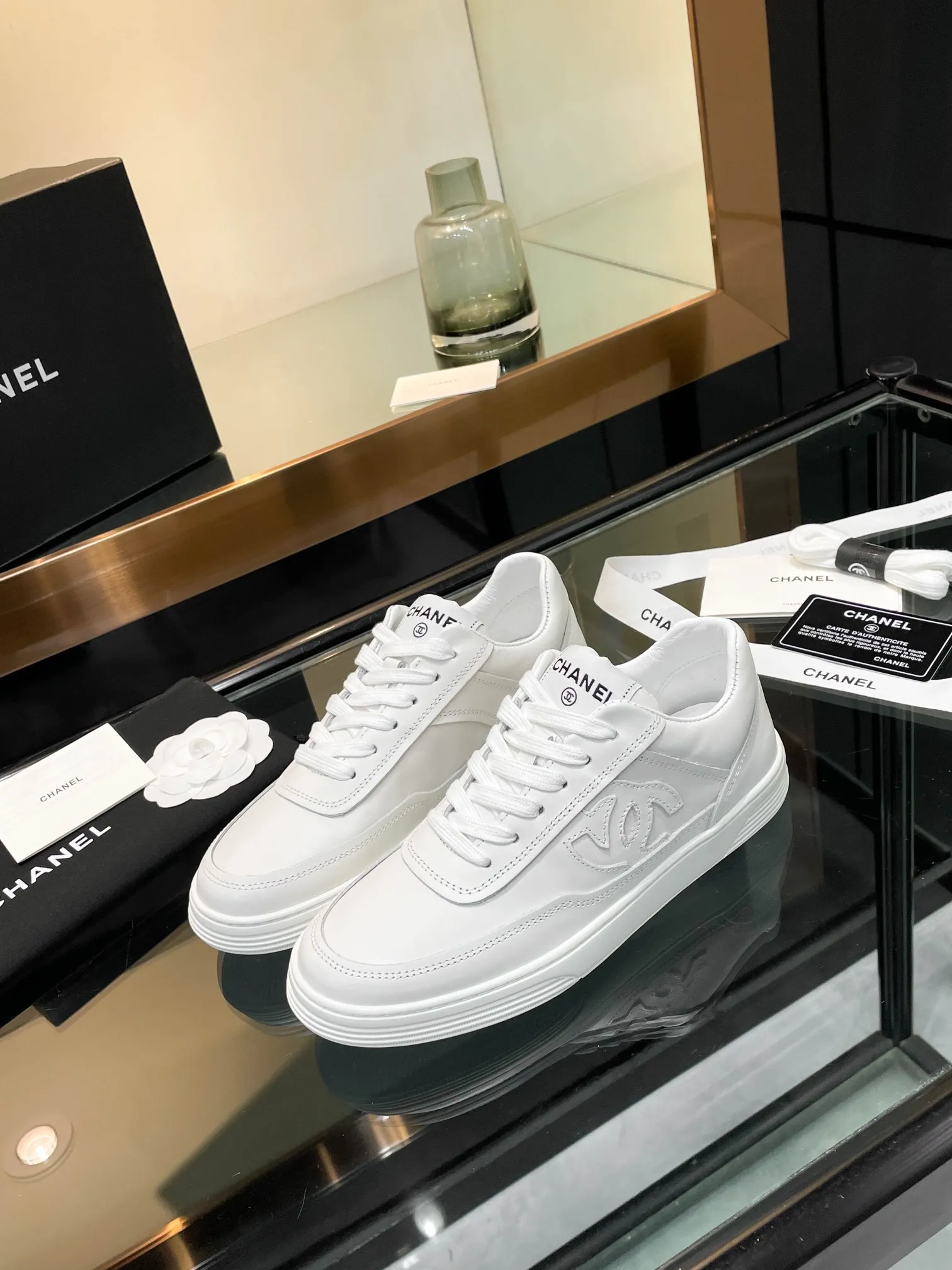 👟👟Ex-factory price 520👟👟Chanel Chanel 25SF latest model full leather panda color white shoes casual sports shoes skateboard shoes original purchase and development production Xiaoxiang C Home Another super popular item in the counter, loved by Internet celebrity bloggers and sisters, and various praises on social platforms. It is very popular, has a high texture, is breathable and super spring and summer. Seeing this issue always arouses the inner desire of girls for fashion. The latest suede material, classic black and white color, full of fashionable feeling on the feet, easy to care for. Fabric: Original customized imported cowhide material. Lining: Customized soft sheepskin lining. Sole: Original molded TPU non-slip outsole. Bottom thickness: 2.5CM. Size: Women's size 35-40 (custom-made sizes 40 are non-refundable)